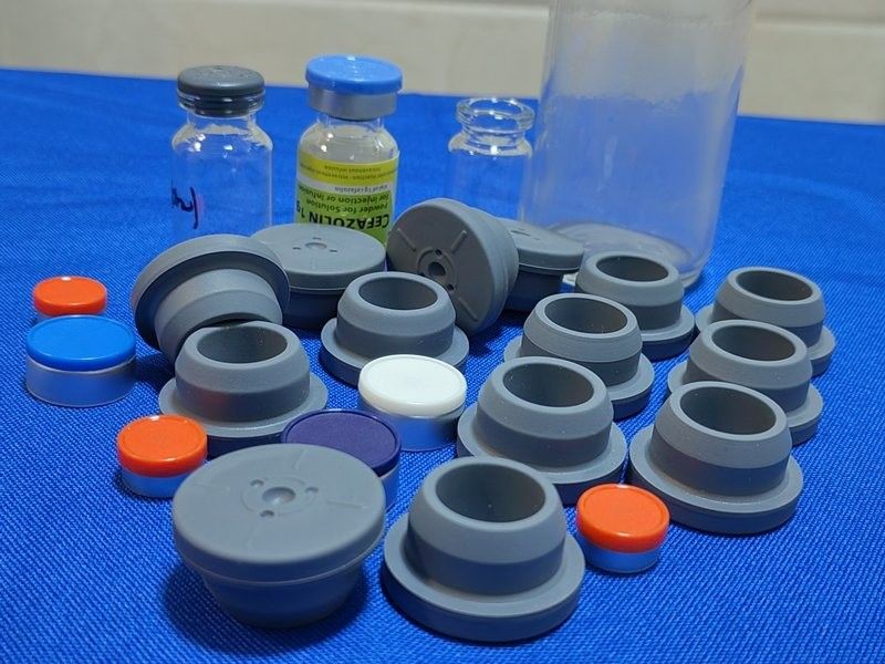 28 มม 32 มม เอธิลีนออกไซด์ สลบพัสดุการแพทย์ Bromo Butyl ยางยาง Stoppers สําหรับกระจกฉีด